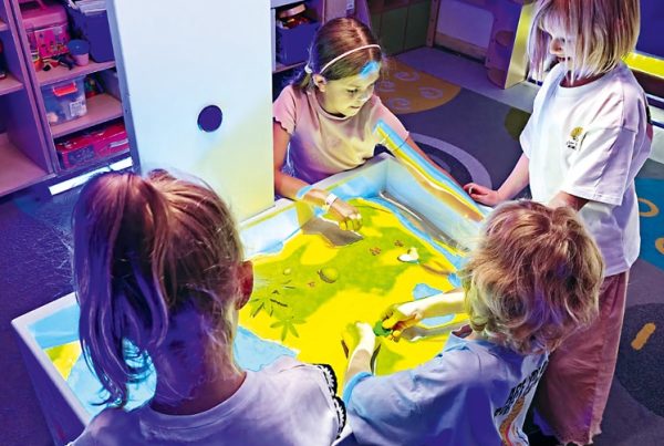 Smartbox rozszerzona rzeczywistość piaskownica terapia SI